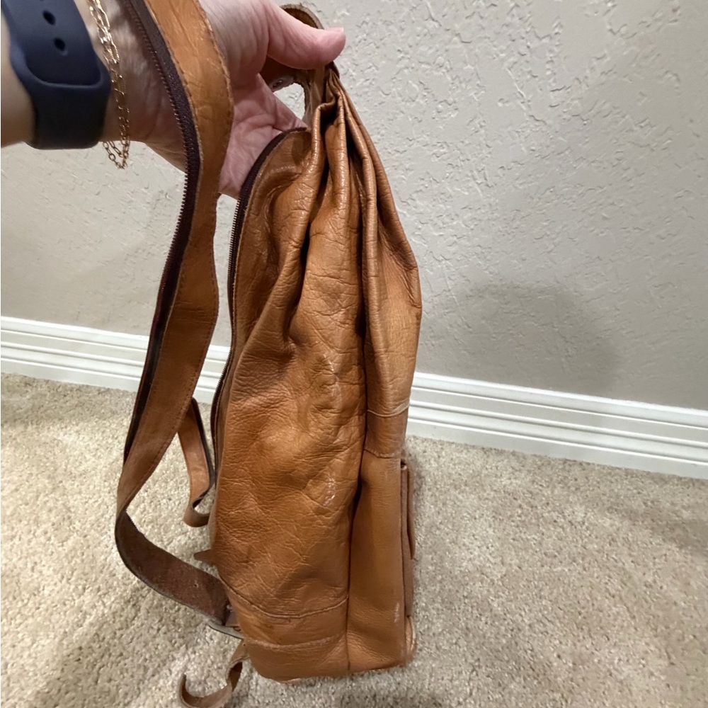 Genuine Leather Crossbody / Backpack - Picture 5 of 7